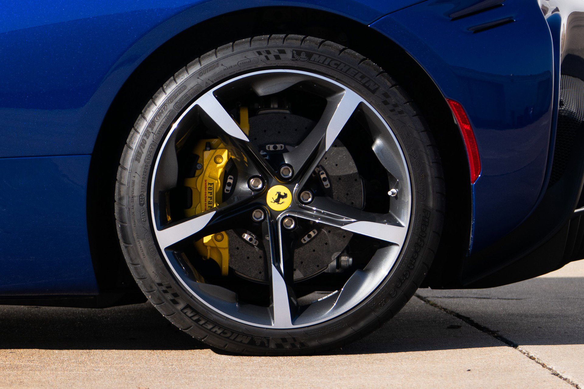 Used 2025 Ferrari SF90 Spider image 34