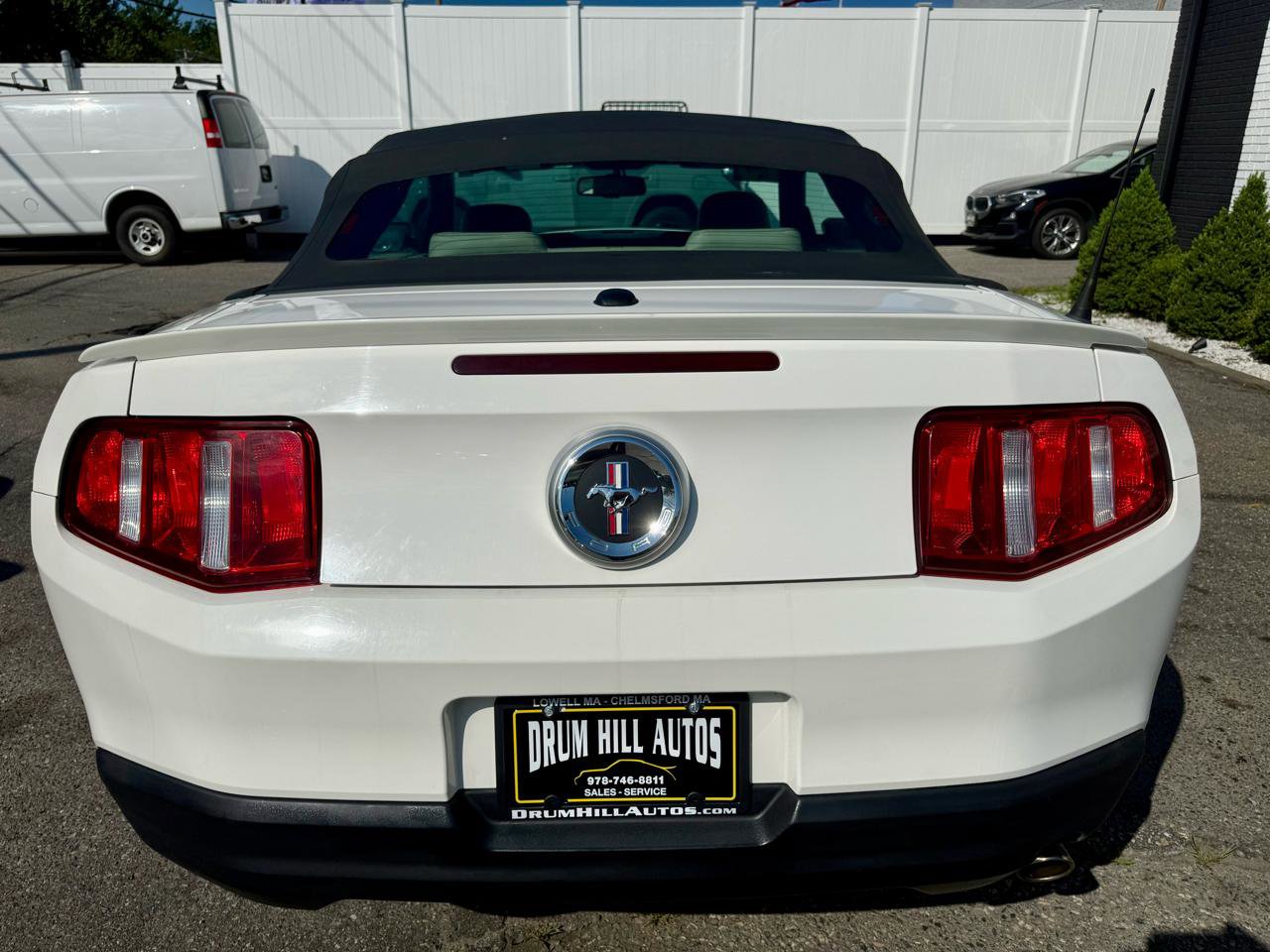 Used 2010 Ford Mustang Convertible RWD image 4