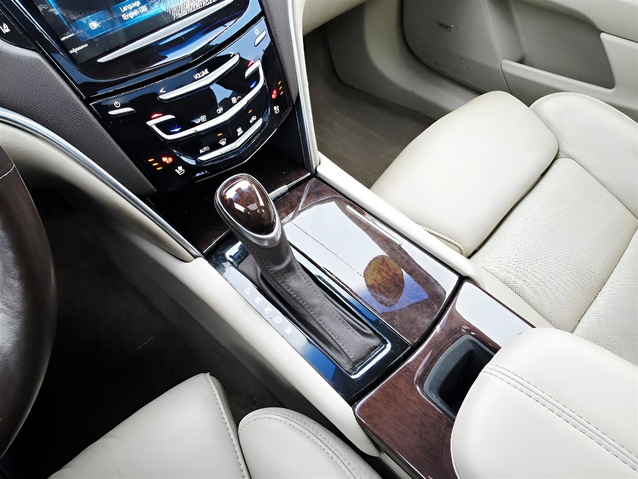 Used 2015 Cadillac XTS Premium AWD/4WD image 32