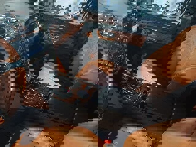 Used 2017 Bentley Bentayga image 19