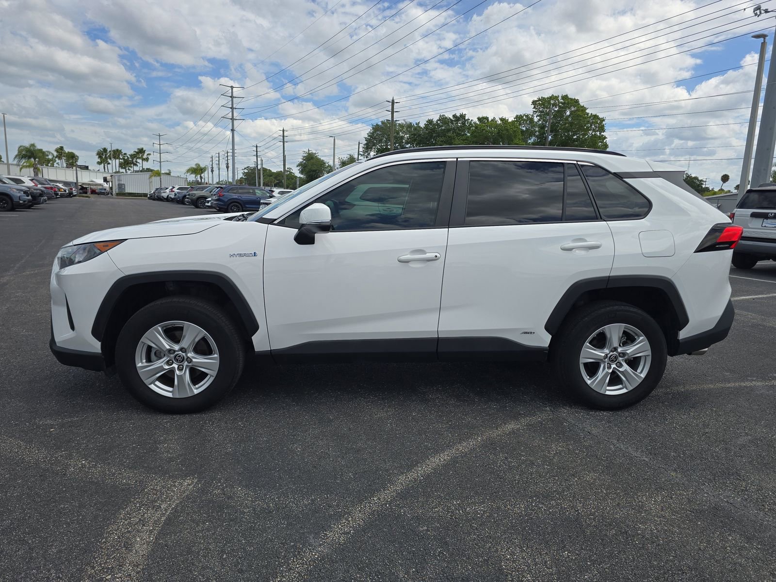 Used 2021 Toyota RAV4 LE AWD/4WD image 5
