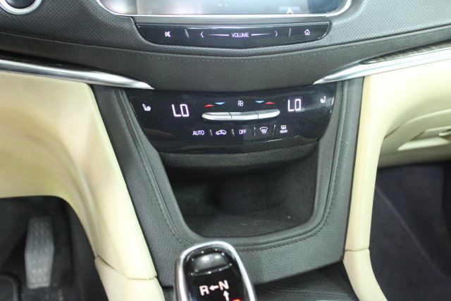 Used 2018 Cadillac XT5 AWD image 19