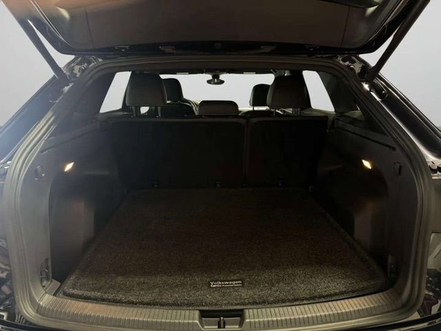 Used 2020 Volkswagen Atlas Cross Sport SEL image 27