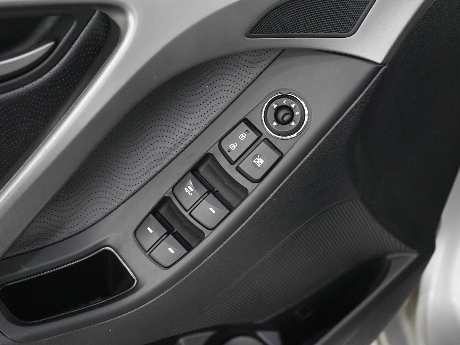 Used 2013 Hyundai Elantra Limited FWD image 18