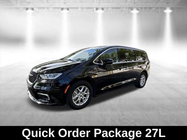 Certified 2024 Chrysler Pacifica Touring-L FWD image 3