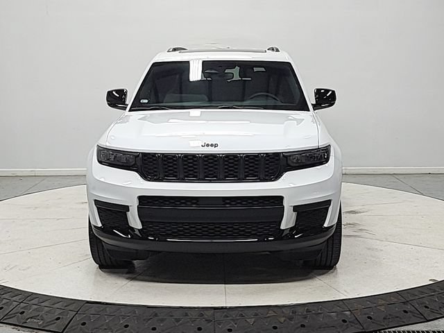 Used 2024 Jeep Grand Cherokee L Altitude RWD image 2