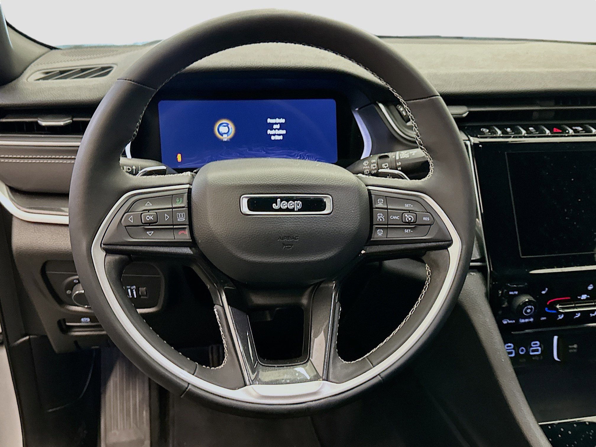 Used 2023 Jeep Grand Cherokee L Laredo image 18