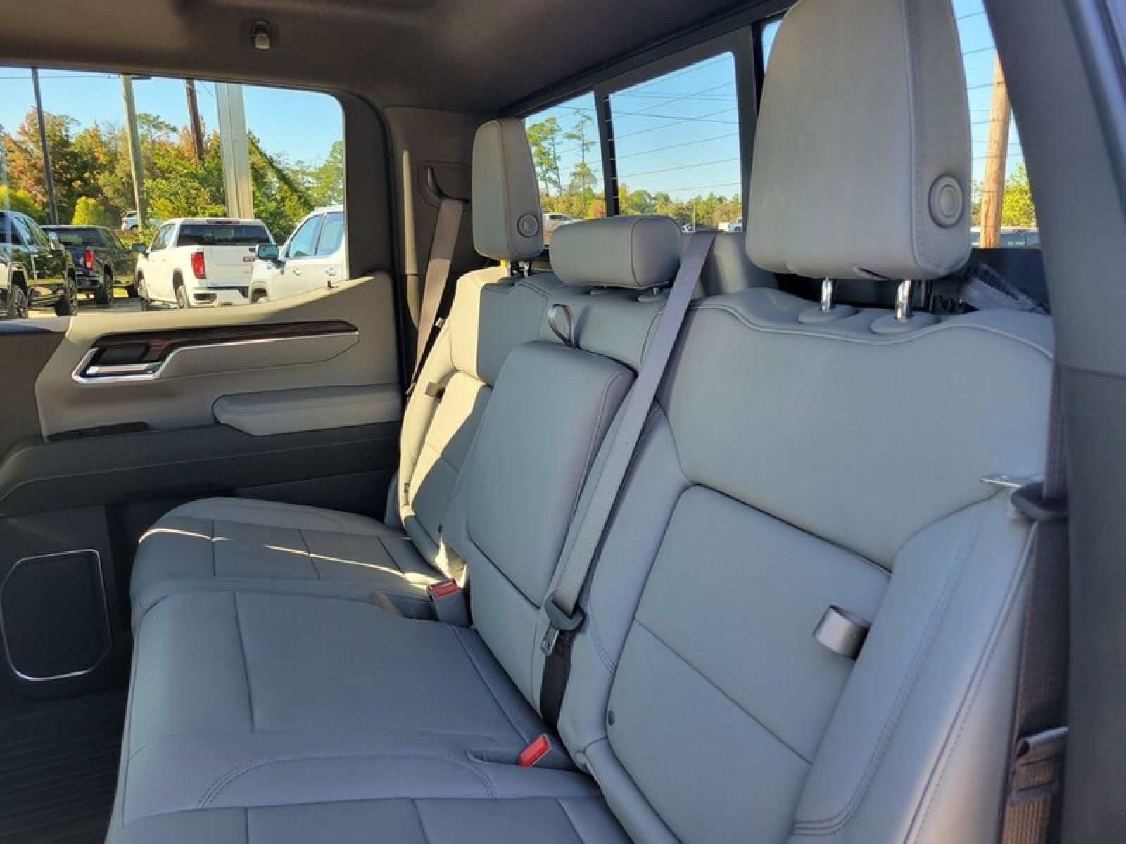 New 2026 GMC Sierra 1500 SLT image 28