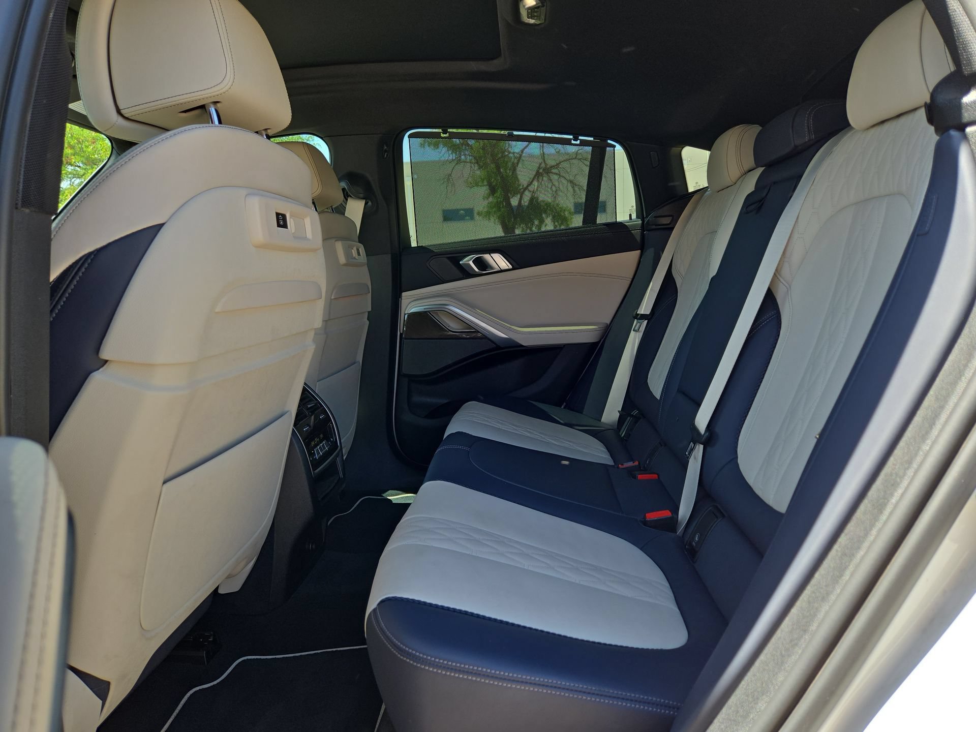 Used 2022 BMW X6 M50i w/ Executive Package AWD/4WD image 13