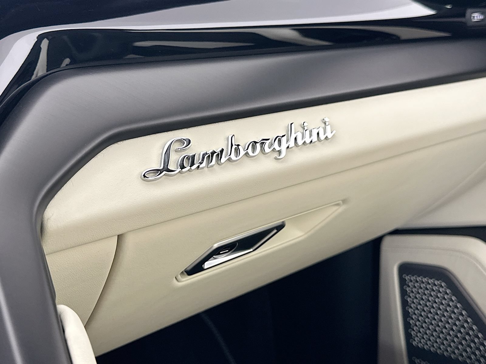 Used 2024 Lamborghini Urus S AWD/4WD image 59
