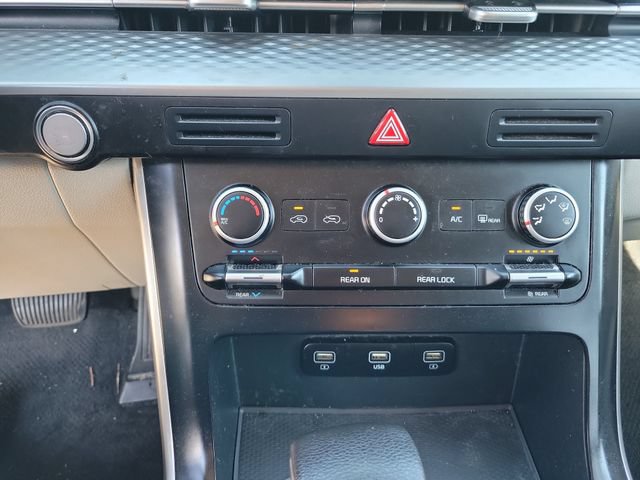 Used 2023 Kia Carnival LX FWD image 22