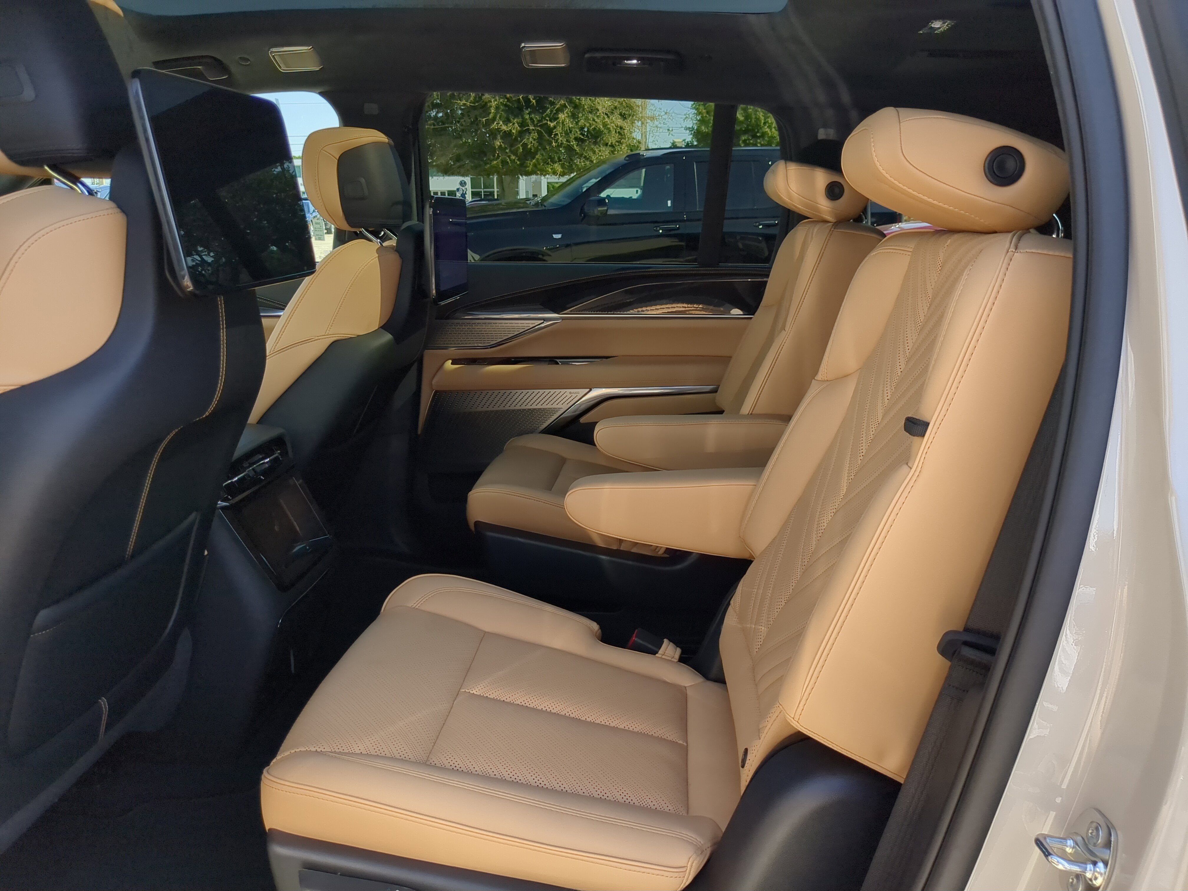 New 2026 Cadillac Escalade IQ Luxury 2 AWD/4WD image 17