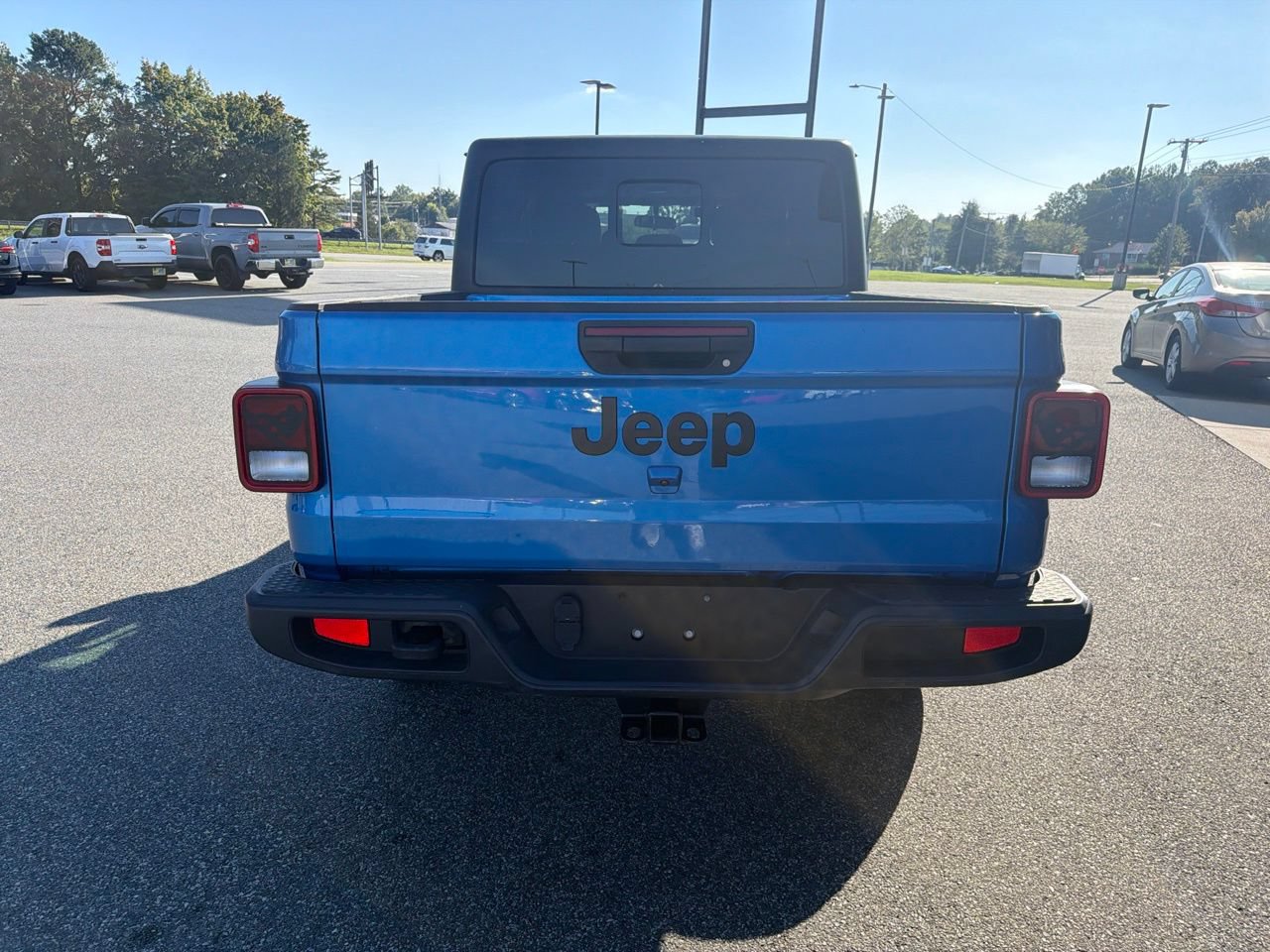 Used 2022 Jeep Gladiator Sport AWD/4WD image 8