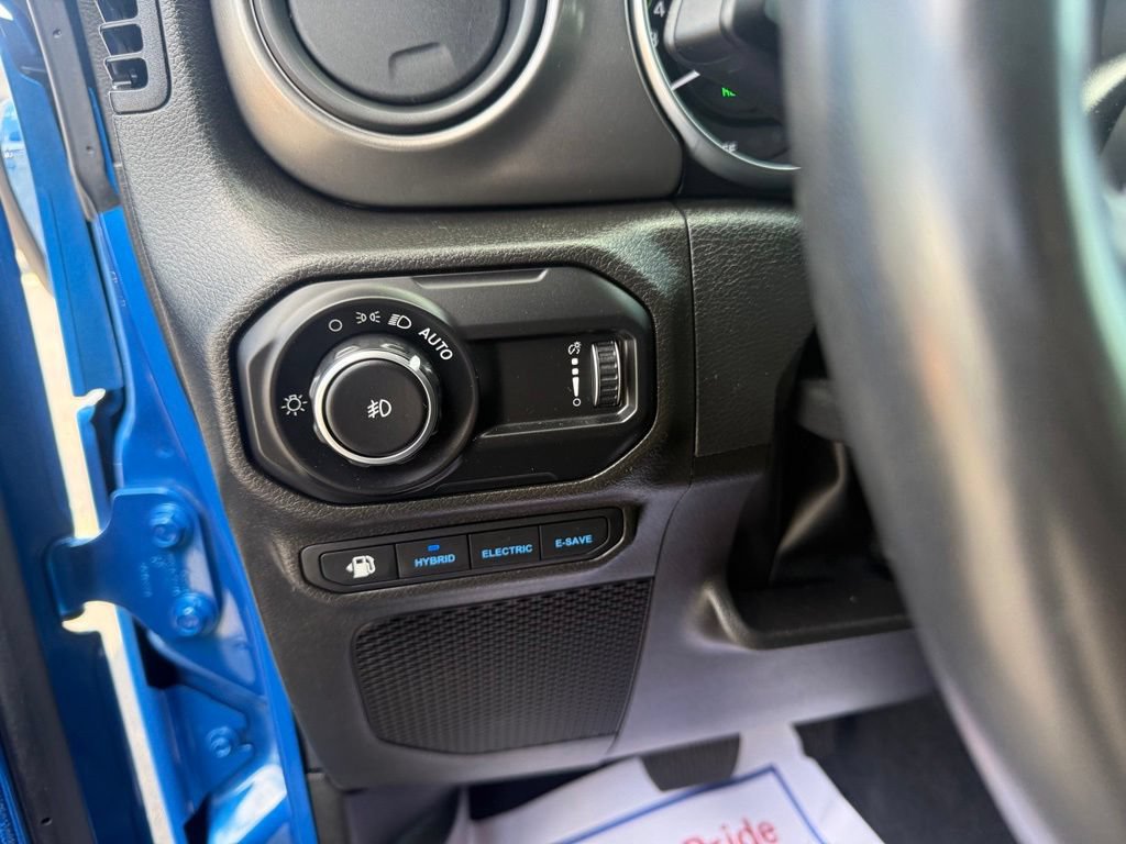 Used 2023 Jeep Wrangler Unlimited w/ Cold Weather Group AWD/4WD image 25