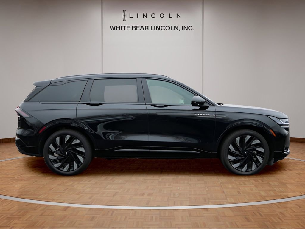 Used 2024 Lincoln Nautilus Reserve w/ Equipment Group 203A AWD/4WD image 4