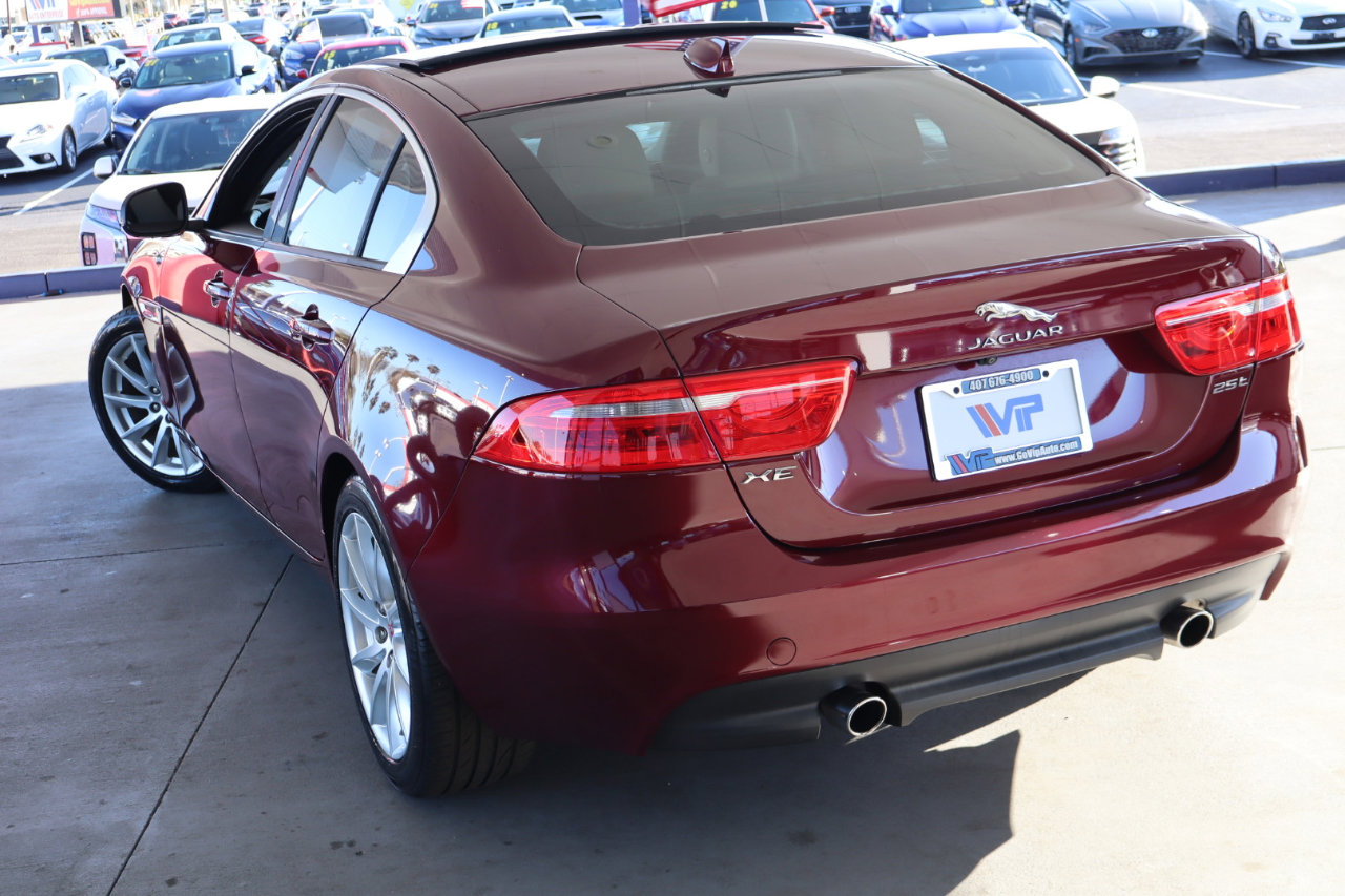 Used 2017 Jaguar XE image 7