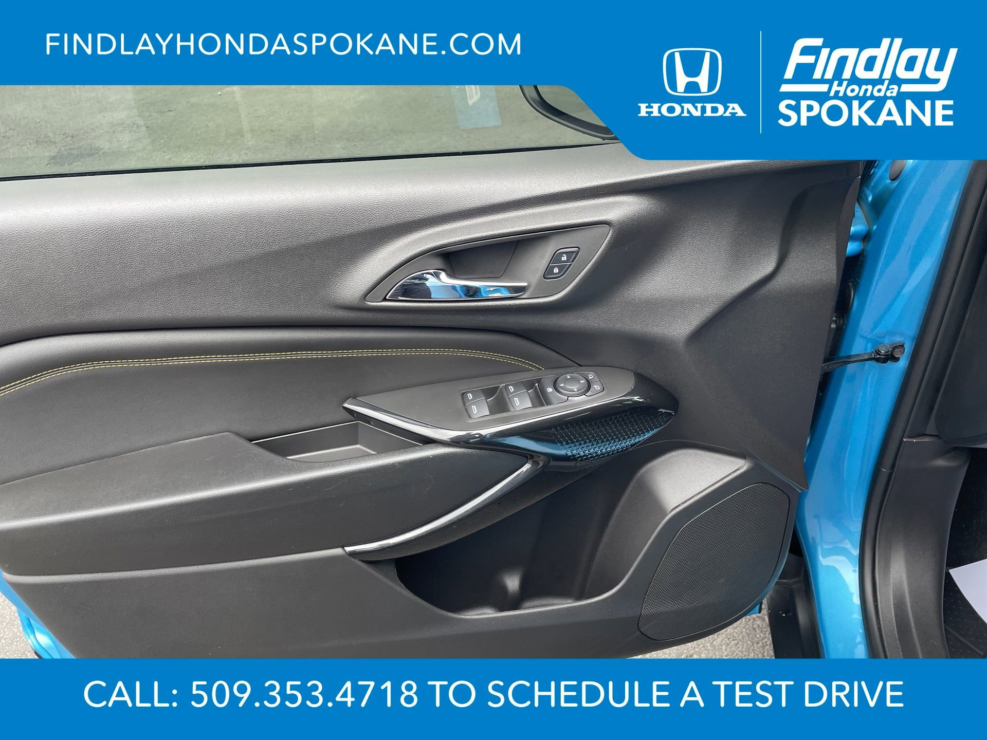 Used 2025 Chevrolet Trax LT w/ LT Convenience Package image 6