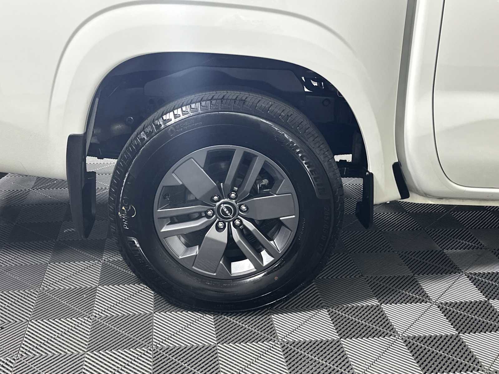 Used 2025 Nissan Frontier SV RWD image 24