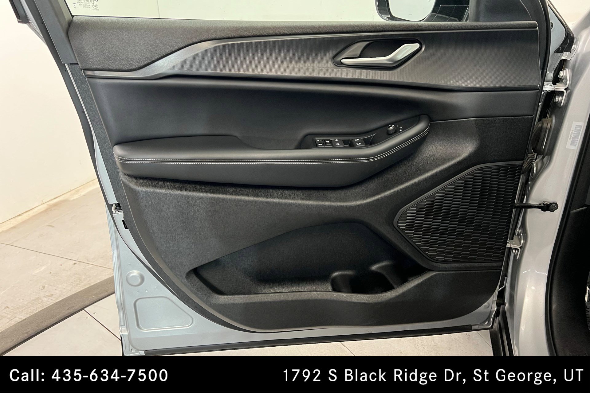 Used 2024 Jeep Grand Cherokee L Laredo image 14