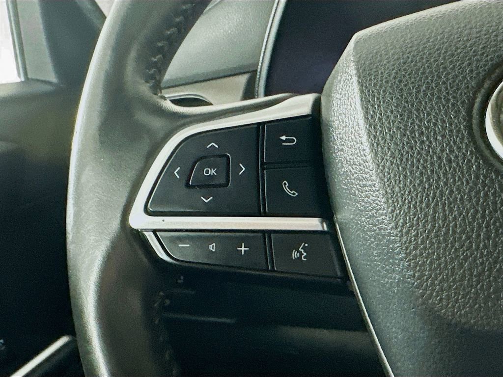 Used 2024 Toyota Highlander LE image 25