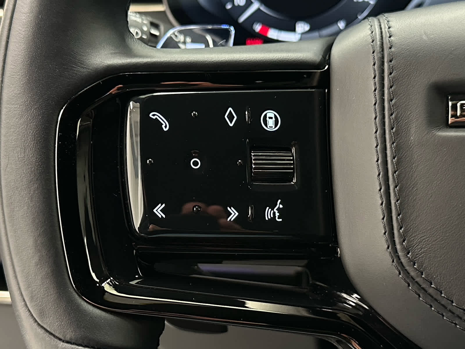 Used 2024 Land Rover Range Rover Sport image 25