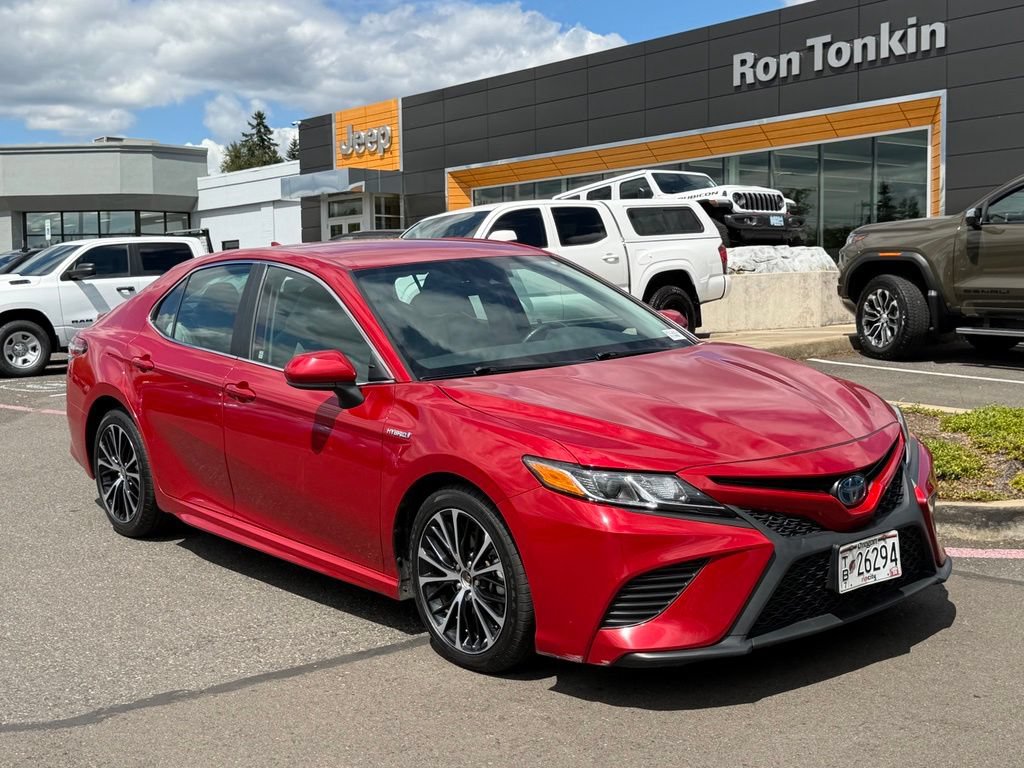 Used 2020 Toyota Camry SE FWD image 2