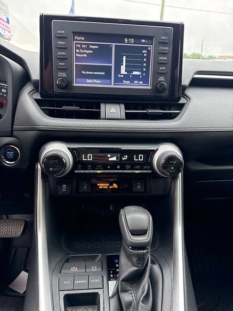 Used 2019 Toyota RAV4 XLE w/ Convenience Package FWD image 11