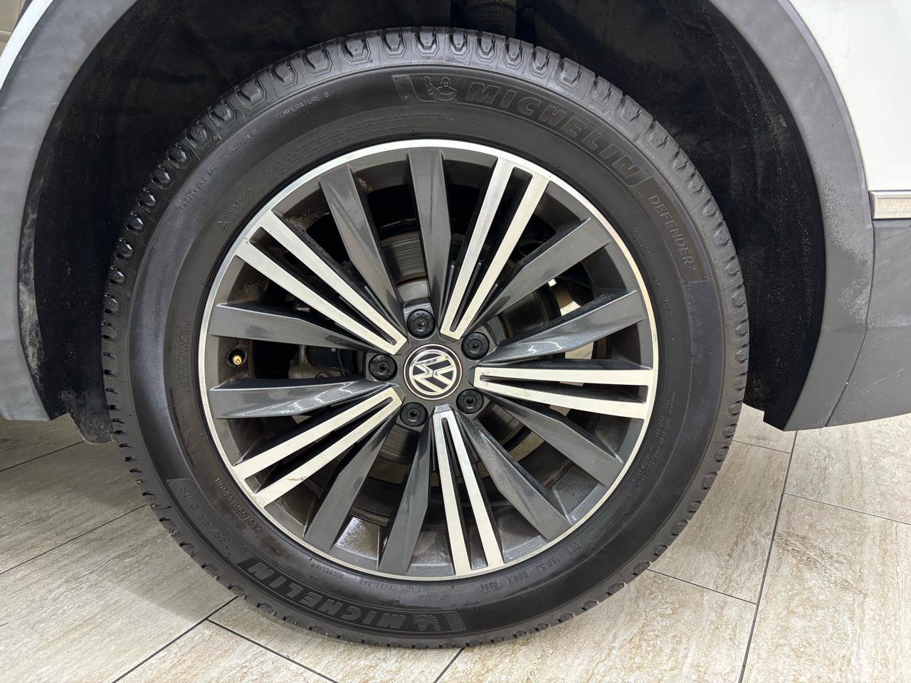 Used 2018 Volkswagen Tiguan SEL FWD image 45