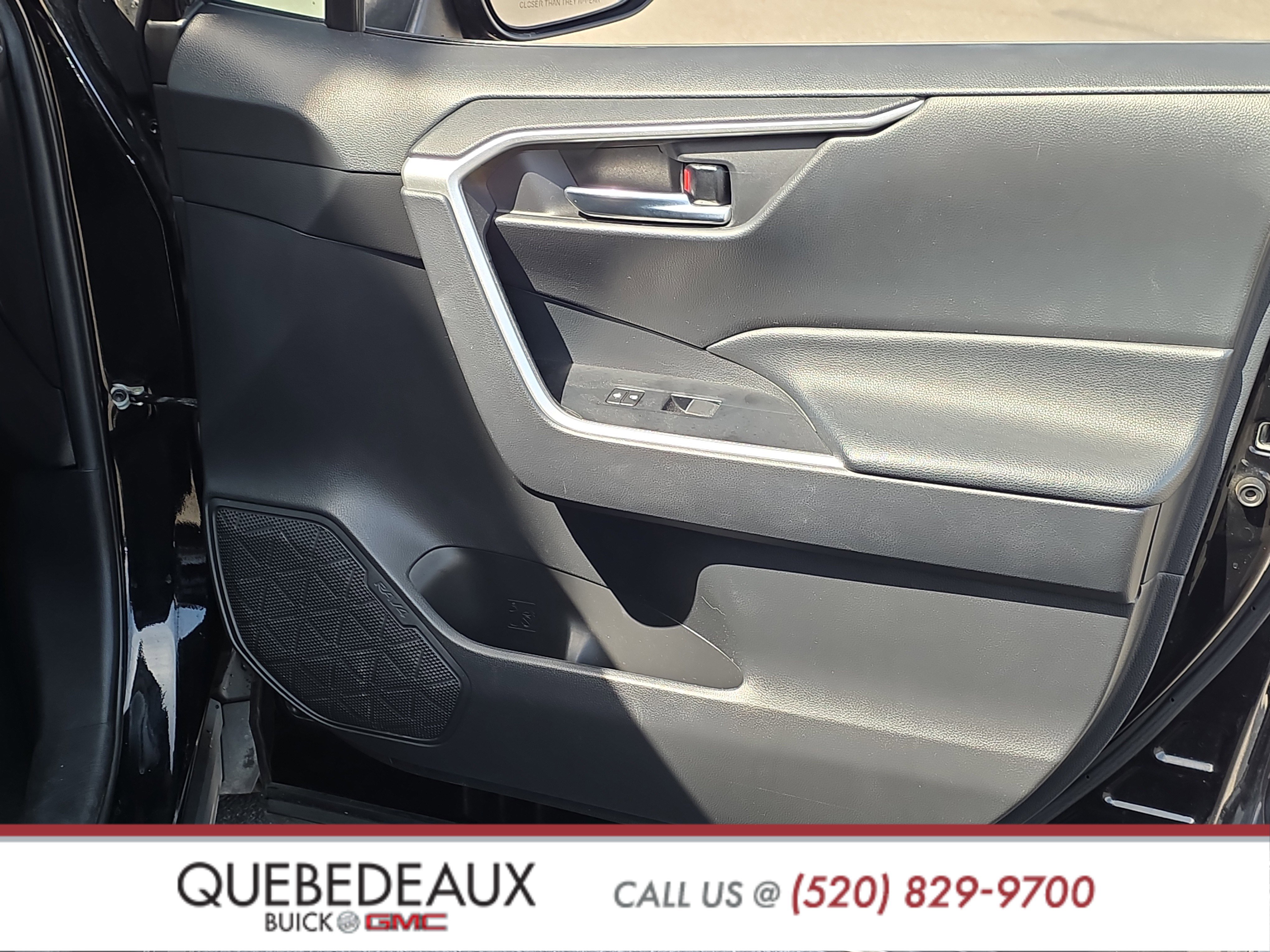 Used 2021 Toyota RAV4 XLE Premium w/ Carpet Mat Package (TMS) FWD image 28