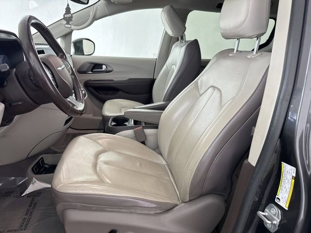 Used 2019 Chrysler Pacifica Touring-L w/ Advanced Safetytec Group image 26