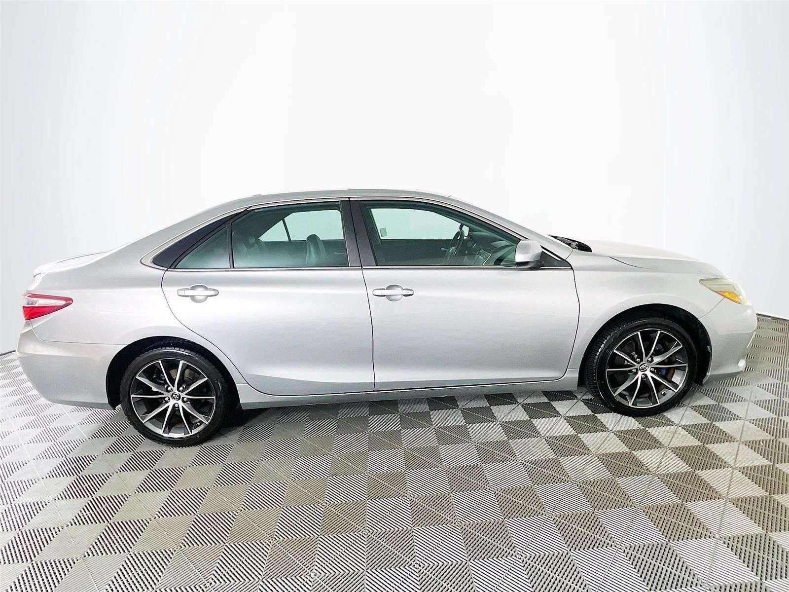 Used 2015 Toyota Camry XSE w/ Advanced Technology Package FWD image 9