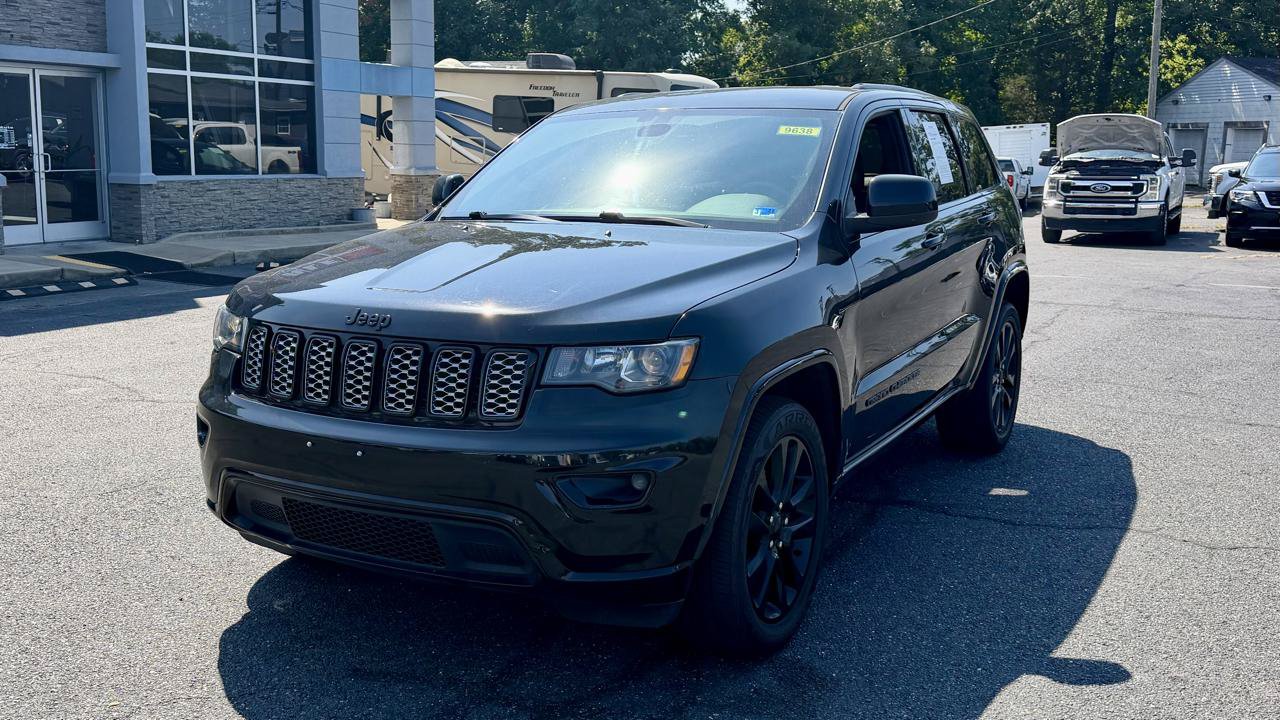 Used 2019 Jeep Grand Cherokee Altitude AWD/4WD image 2