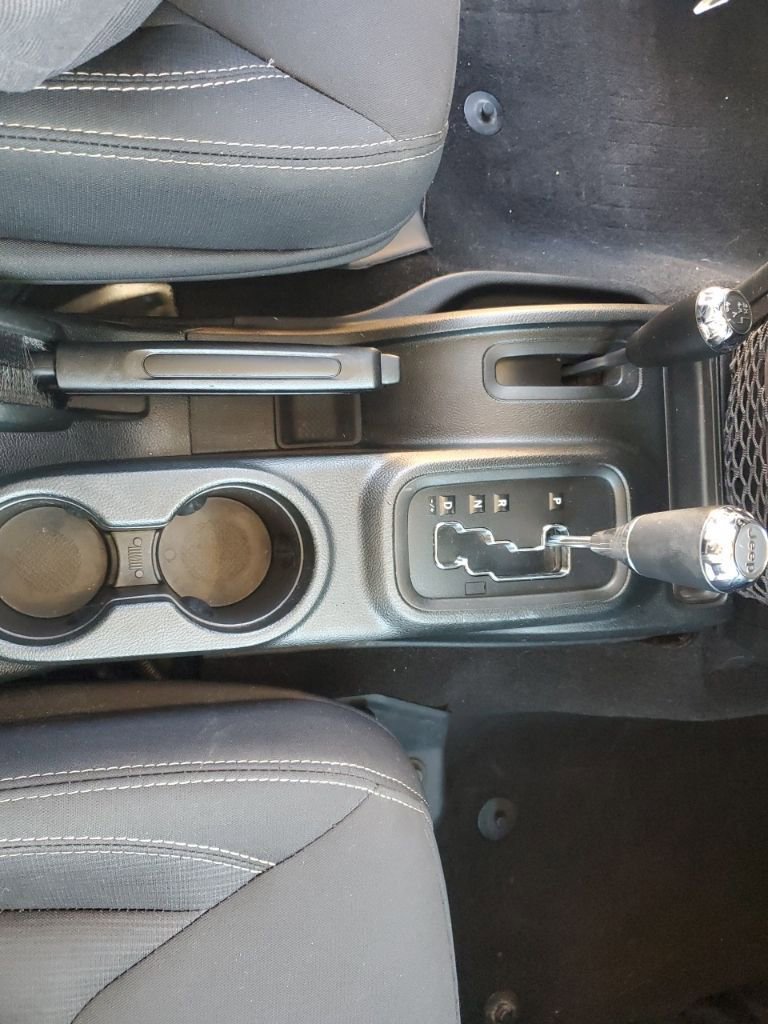 Used 2018 Jeep Wrangler Unlimited Sahara image 35