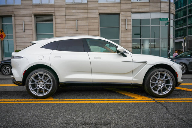 Used 2021 Aston Martin DBX image 9