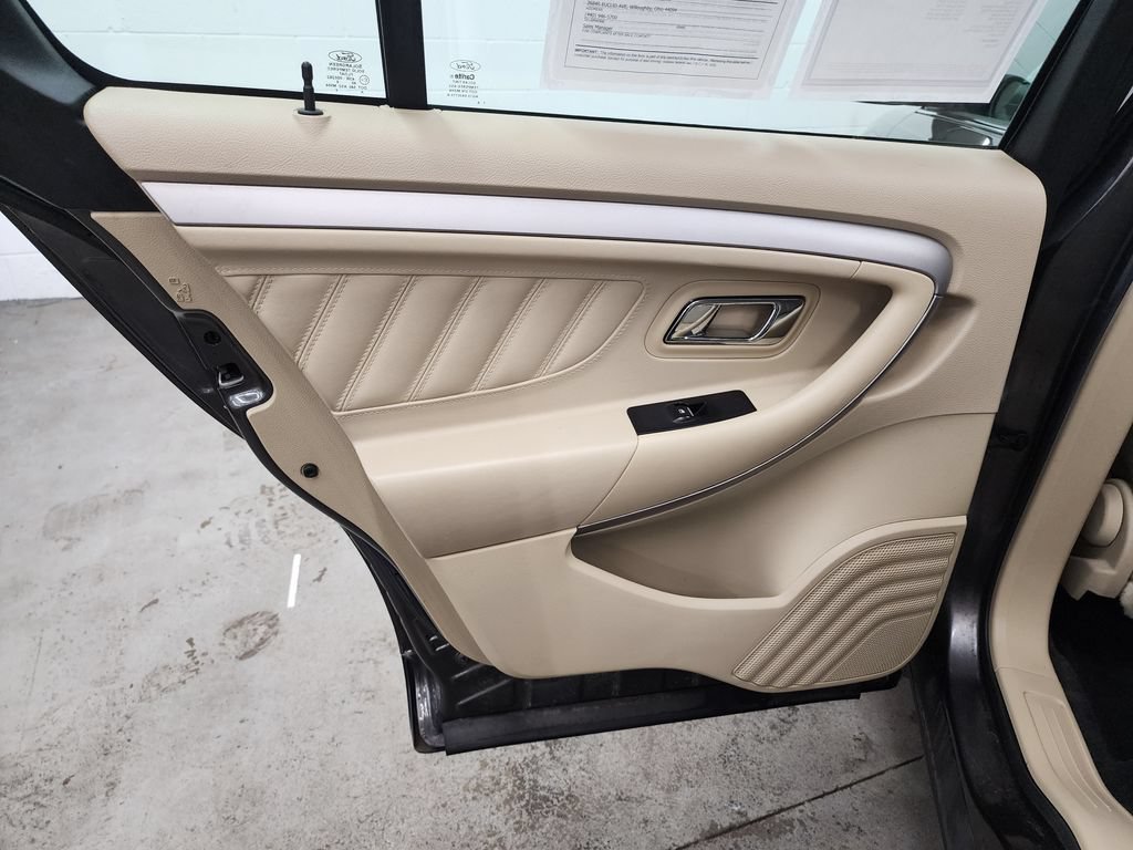 Used 2017 Ford Taurus SE FWD image 22