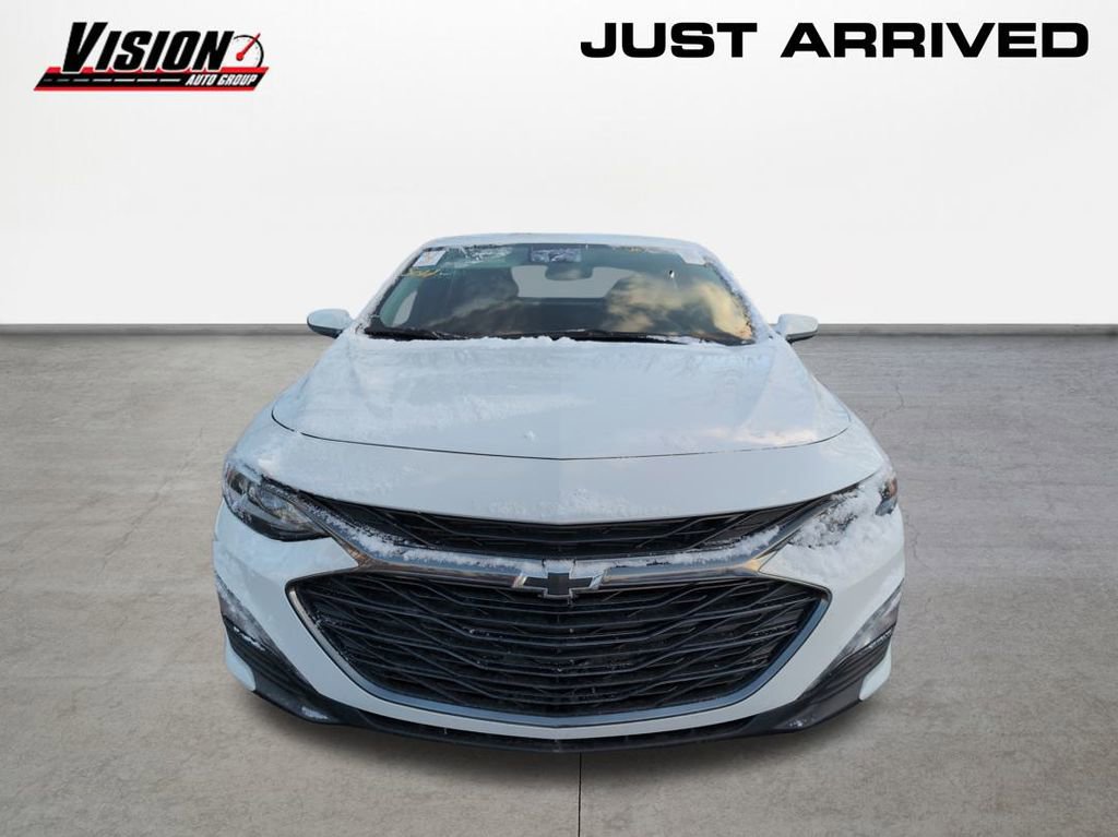 Used 2025 Chevrolet Malibu LT image 2