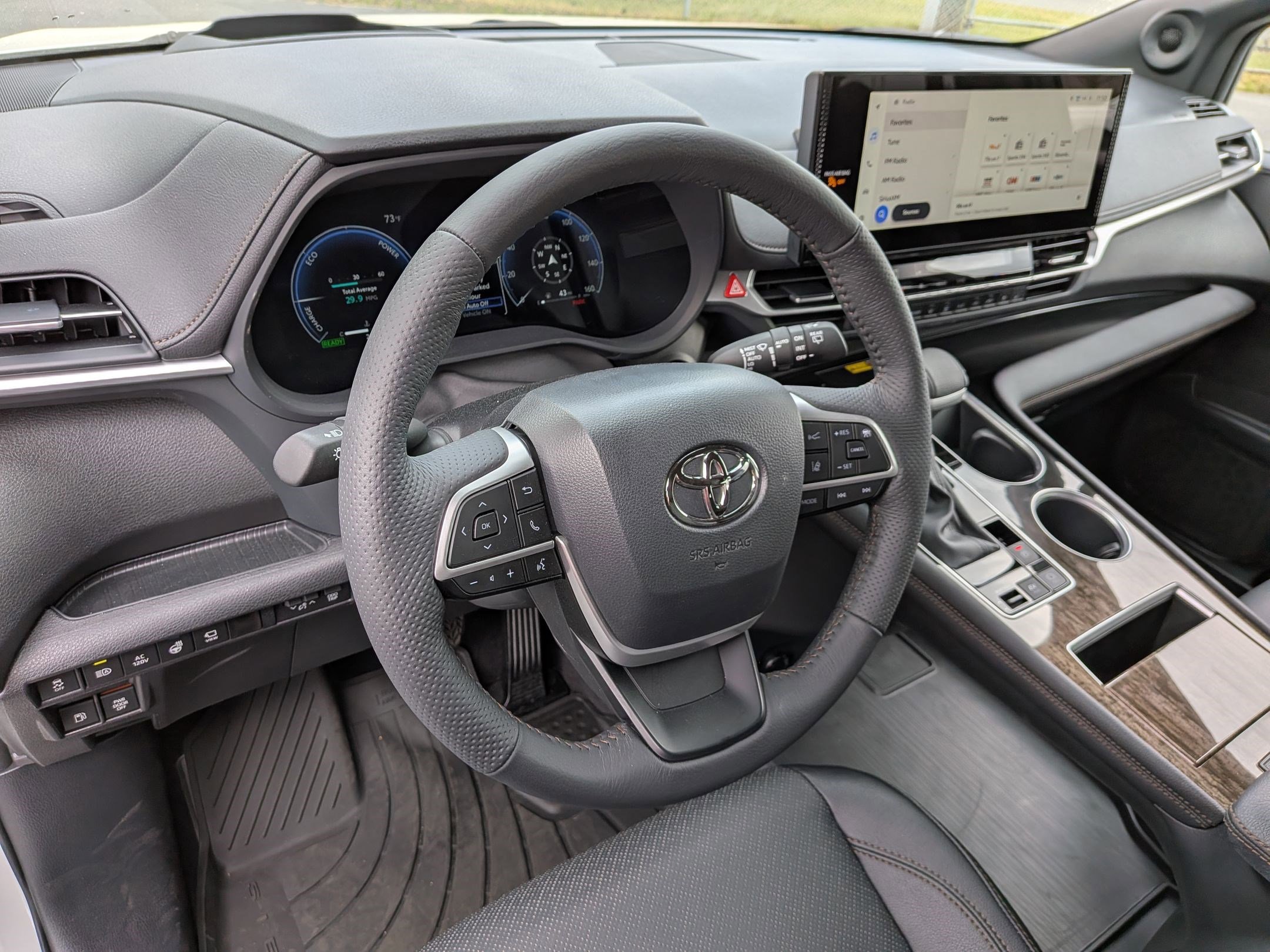 Used 2025 Toyota Sienna Platinum AWD/4WD image 15