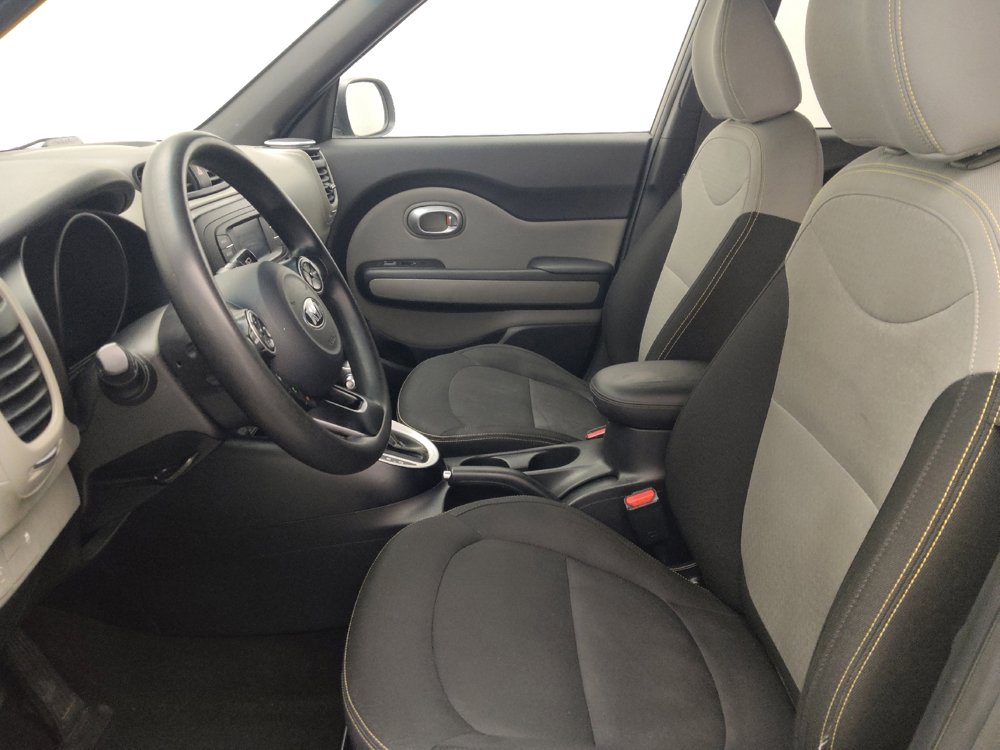 Used 2016 Kia Soul + FWD image 17