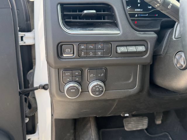 Used 2024 GMC Yukon XL AT4 w/ Technology Package AWD/4WD image 16