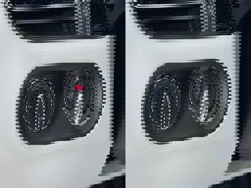 New 2026 Porsche Macan Turbo image 16