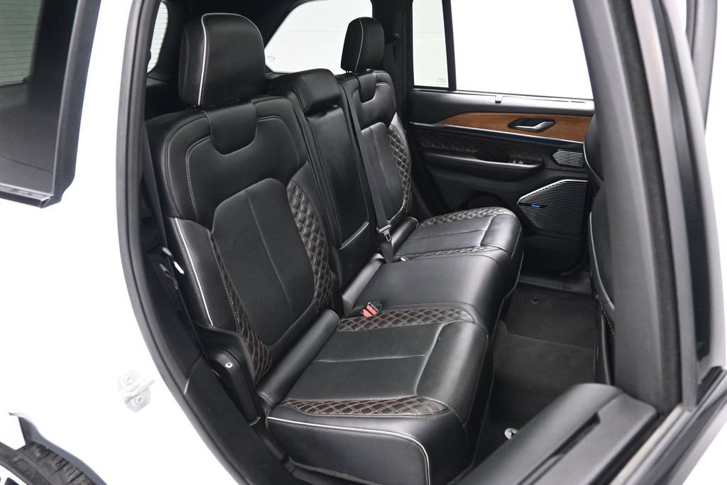 Used 2022 Jeep Grand Cherokee Summit AWD/4WD image 19