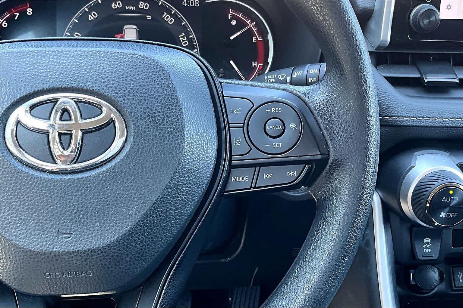 Certified 2025 Toyota RAV4 XLE FWD image 25