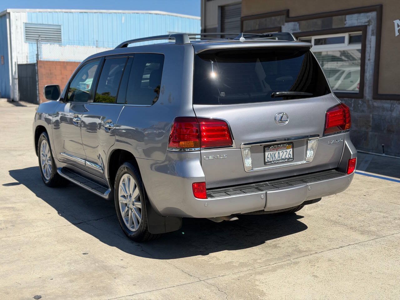 Used 2010 Lexus LX 570 4WD w/ Preferred Accessory Package image 8