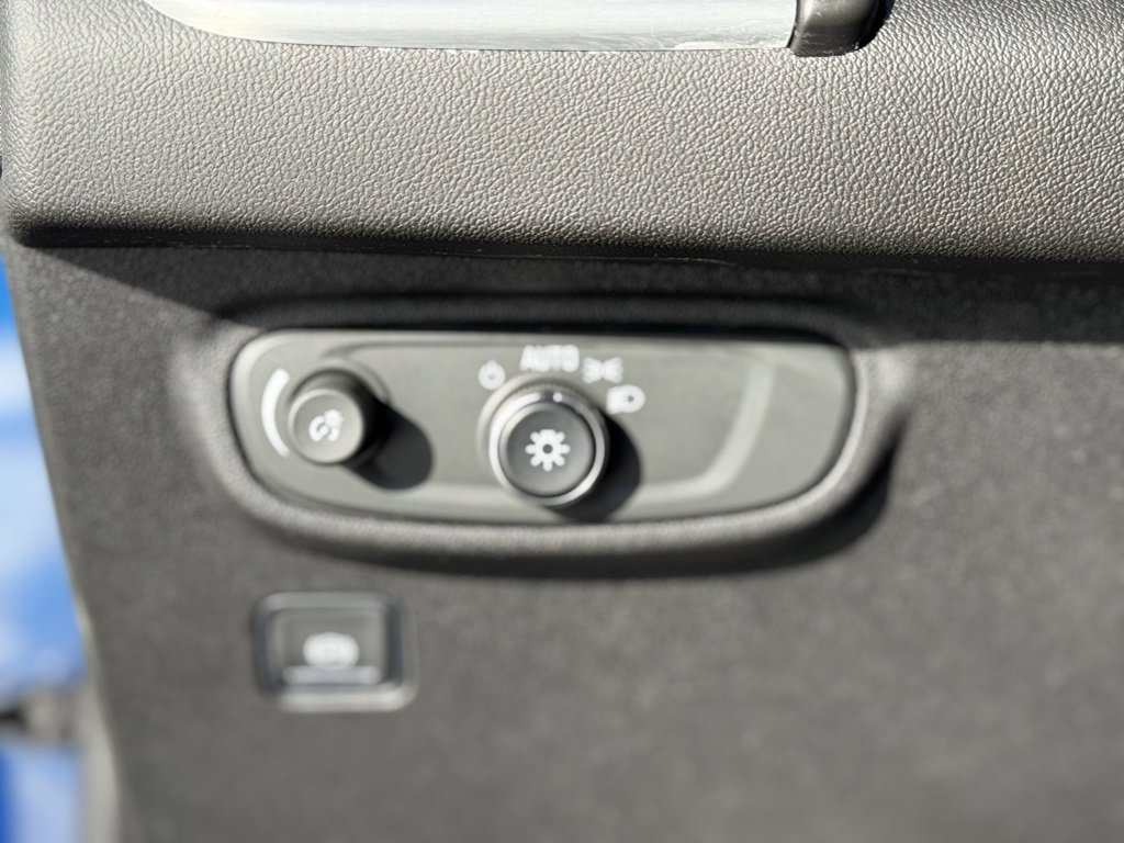 Used 2022 GMC Terrain SLE w/ Driver Convenience Package image 21