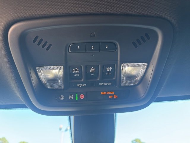 Used 2022 Chevrolet Traverse RS image 20