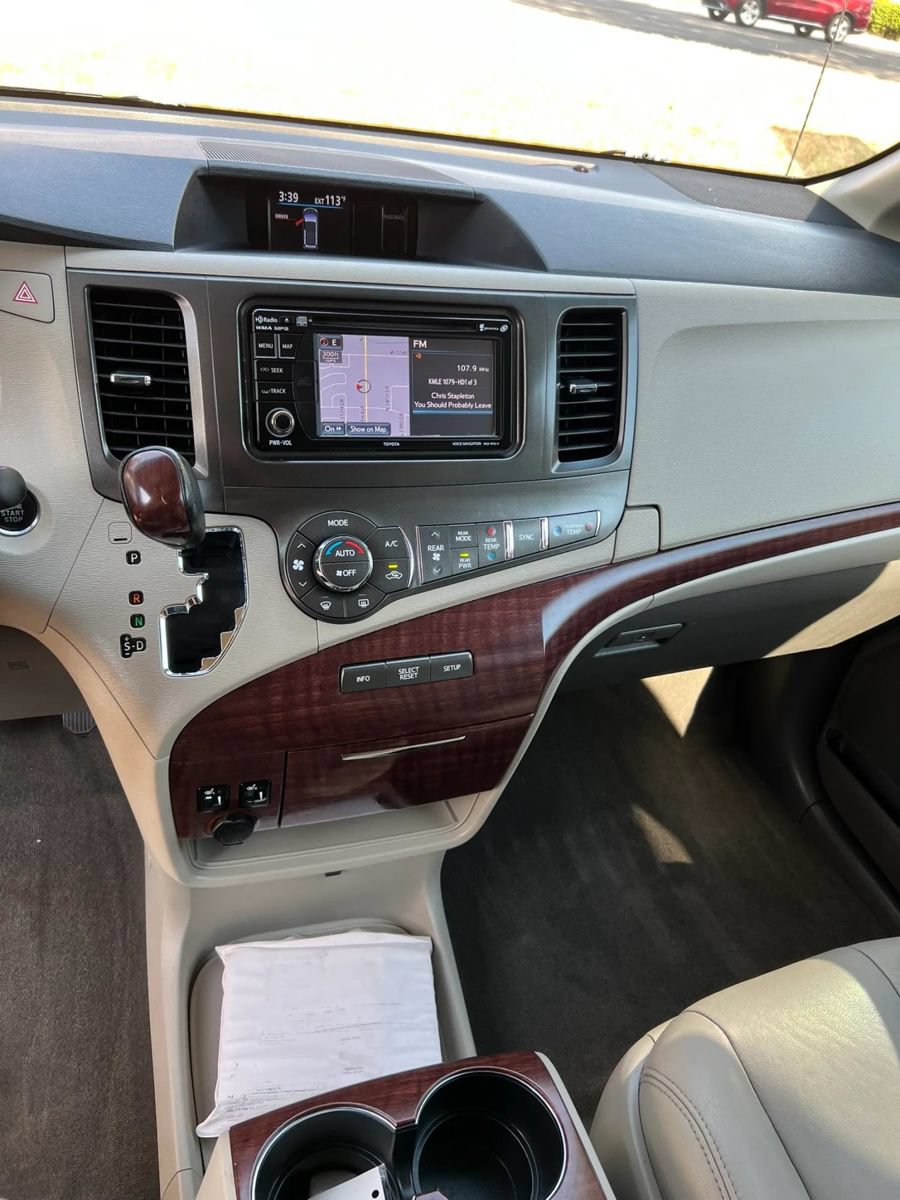 Used 2014 Toyota Sienna XLE FWD image 8