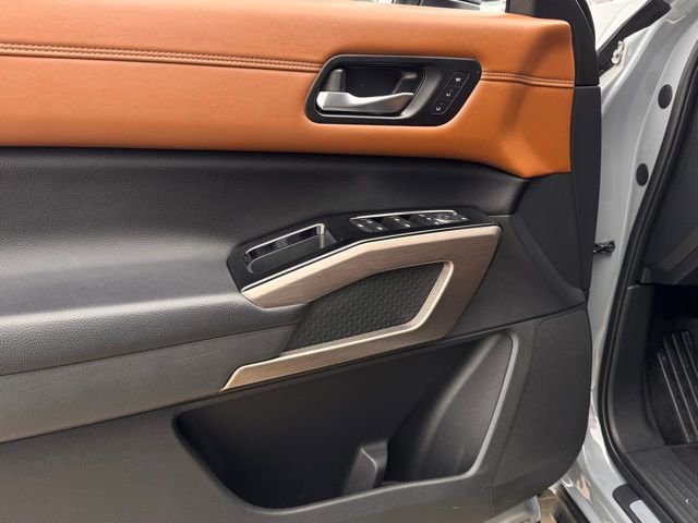 Used 2022 Nissan Pathfinder Platinum w/ Cargo Package image 57