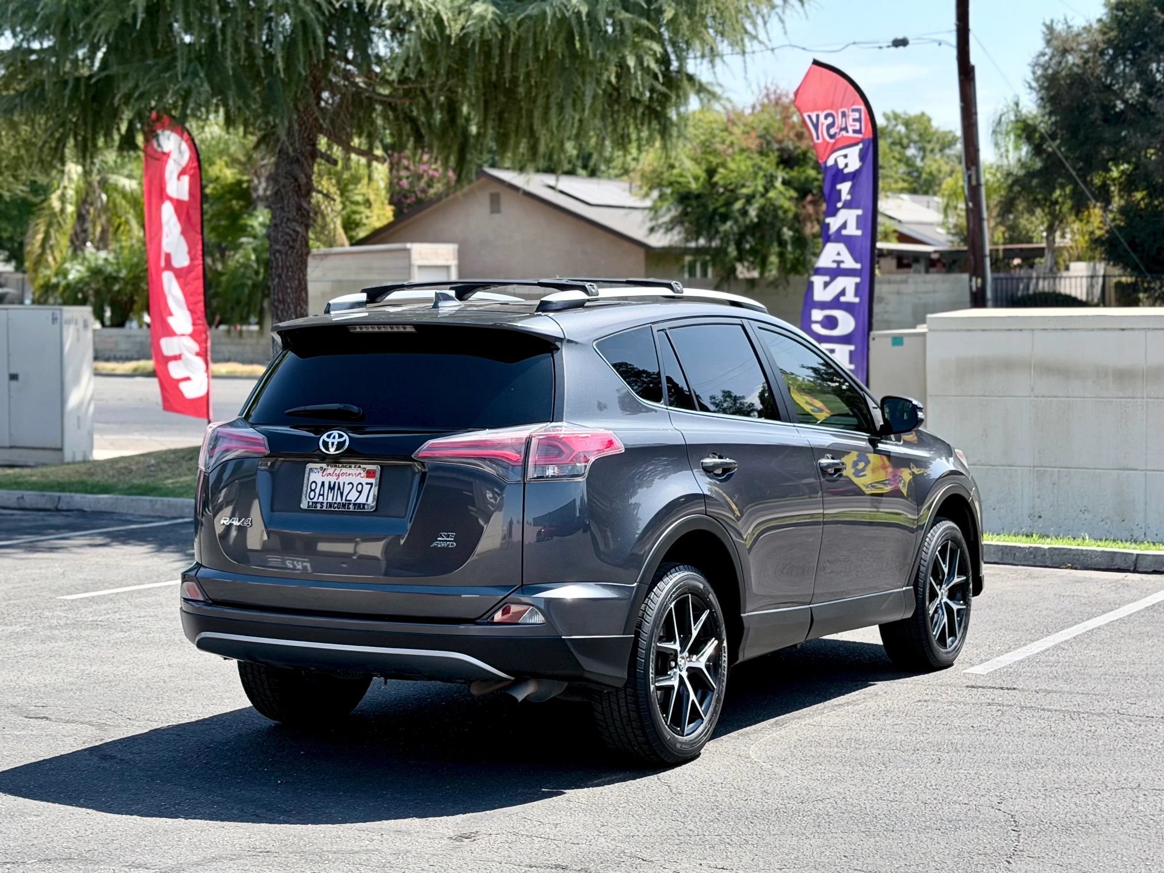 Used 2018 Toyota RAV4 SE w/ Power Extra Value Package AWD/4WD image 4