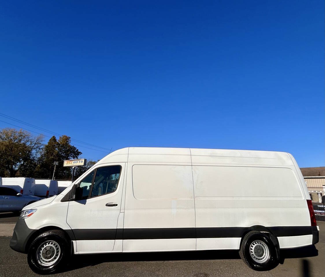 Used 2021 Mercedes-Benz Sprinter 2500 image 2