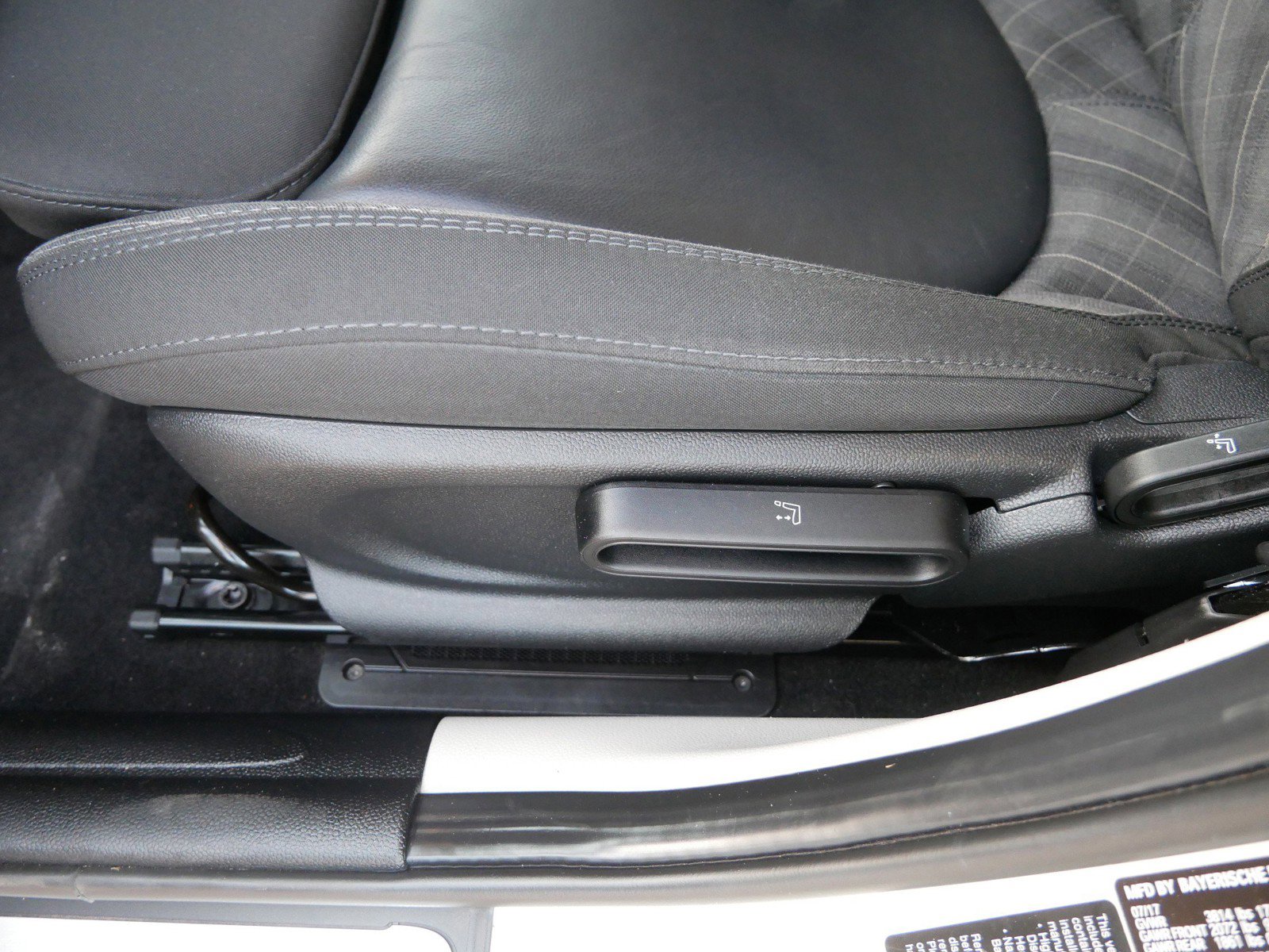 Used 2018 MINI Cooper 4-Door Hardtop image 15